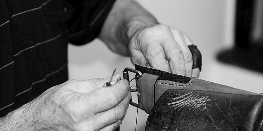 hand stitching leather by workshop sauri hand stitching leather by workshop sauri