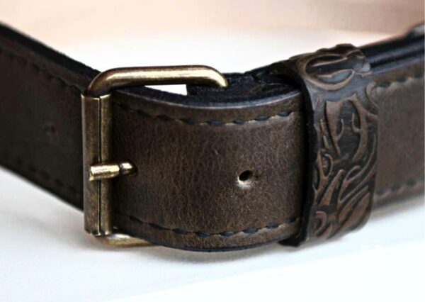 Brown leather dog collar buckle by Workshop Sauri scaled 1