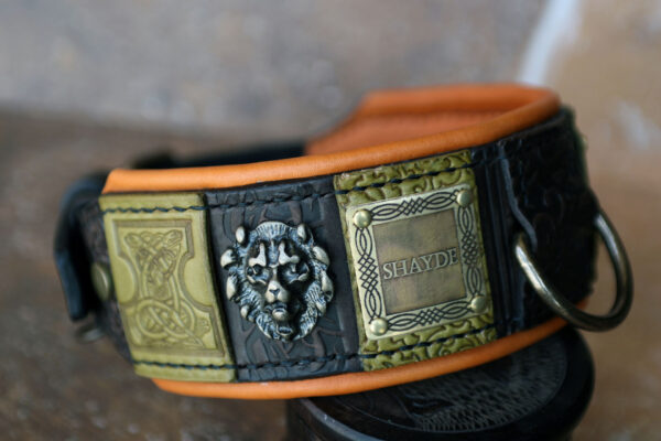 Personalized leather dog collar with lions SIMHA by Sauri Workshop