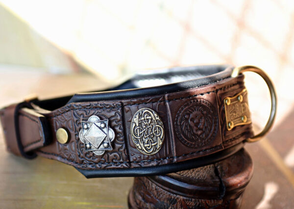 Personalized leather dog colllar with lions MATTIS by SAURI