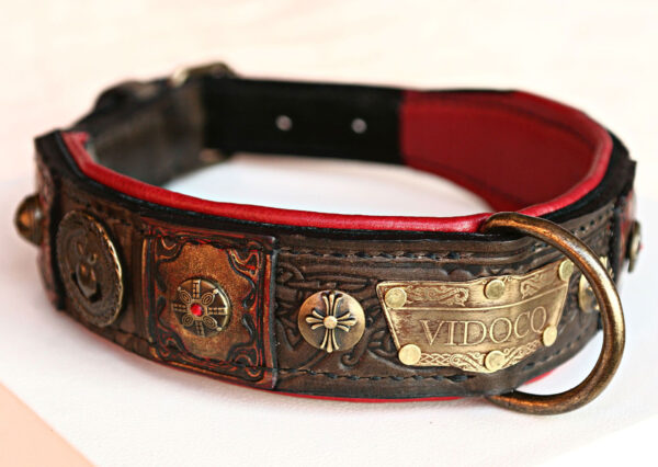 Red and brown leather dog collar with name VIDOCQ by SAURI