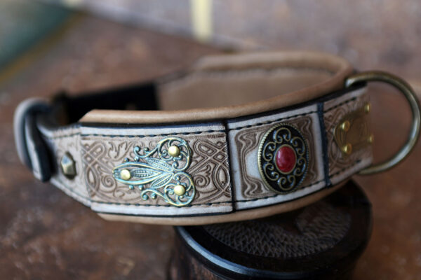 Tan leather dog collar with filigree by Workshop Sauri